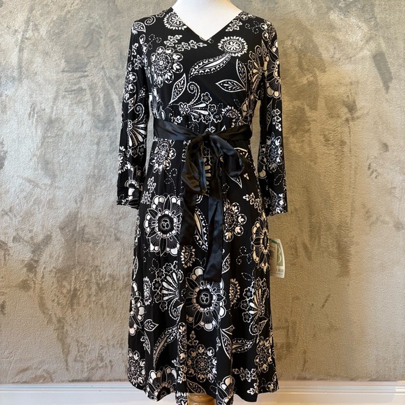 NWT Paisley Floral Monochrome Belted Stretch Dress Sz 16 - Picture 1 of 10